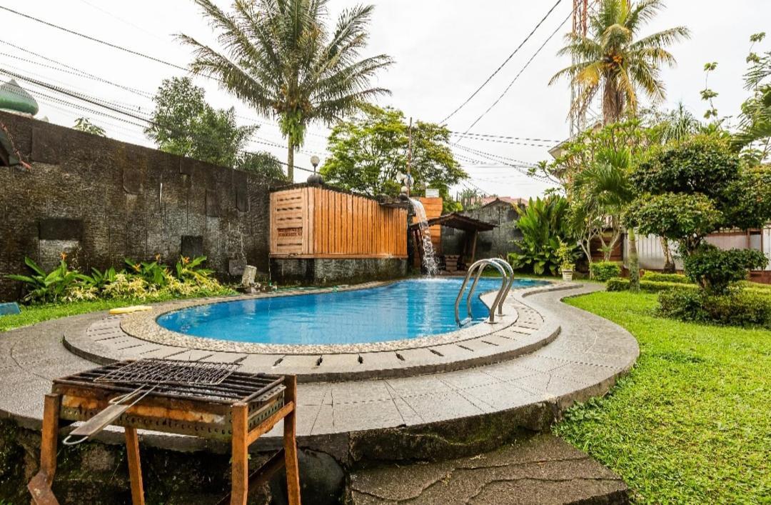 Villa Anjung Balak Cisarua Exterior photo